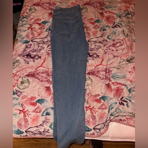 Jean never worn. Size L - Picture 2 of 3